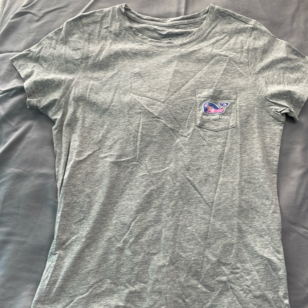 Vineyard vines t shirt